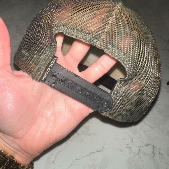 Camo Volcom Men’s SnapBack - Picture 4 of 7